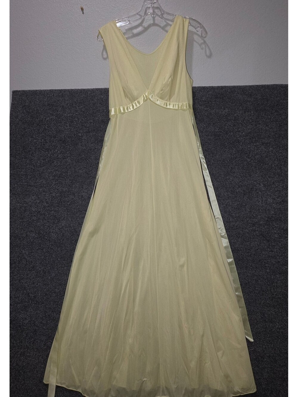 VS16. Vintage 70s Vanity Fair Yellow Nylon Goddess Nightgown Size 32 USA